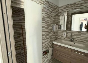 Bagno - Negozio via Camillo Benso di Cavour, 21, Bollate - foto 9