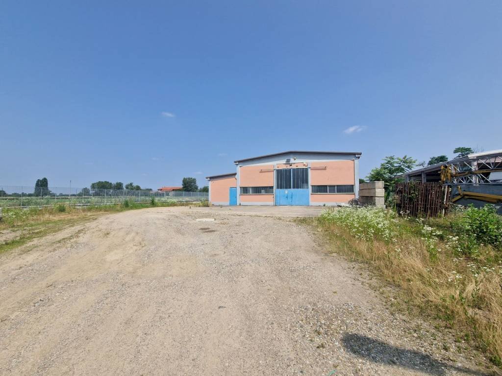 Facciata - Capannone corso Papa Giovanni XXIII, 129, Arluno - foto 1