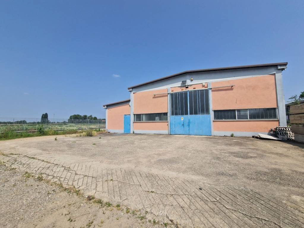 Facciata - Capannone corso Papa Giovanni XXIII, 129, Arluno - foto 2