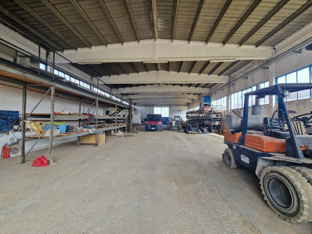 Magazzino - Capannone corso Papa Giovanni XXIII, 129, Arluno - foto 3