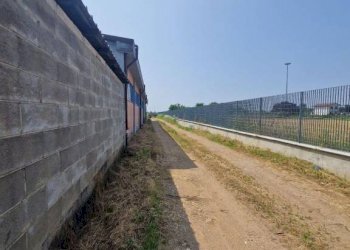 Cortile interno - Capannone corso Papa Giovanni XXIII, 129, Arluno - foto 22