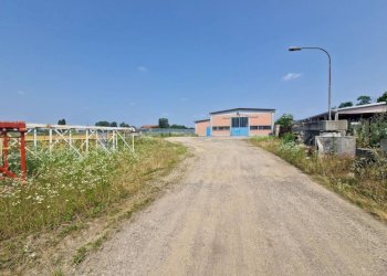 Cortile interno - Capannone corso Papa Giovanni XXIII, 129, Arluno - foto 23
