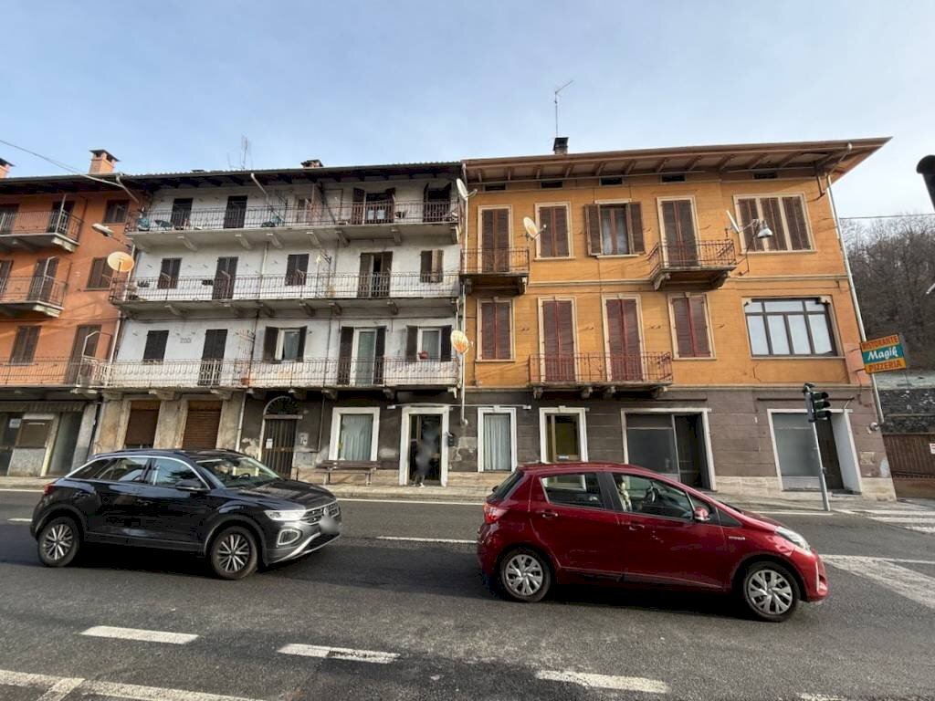 Facciata - Negozio Frazione Campore, 71, Valdilana - foto 1