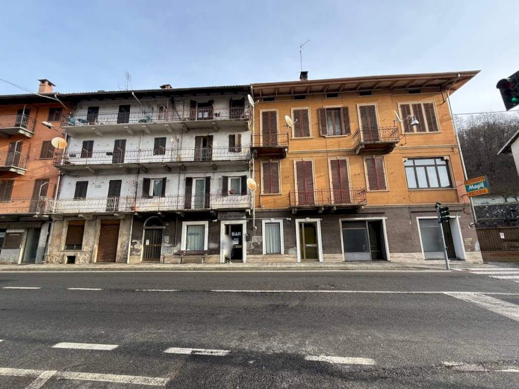 Facciata - Negozio Frazione Campore, 71, Valdilana - foto 2