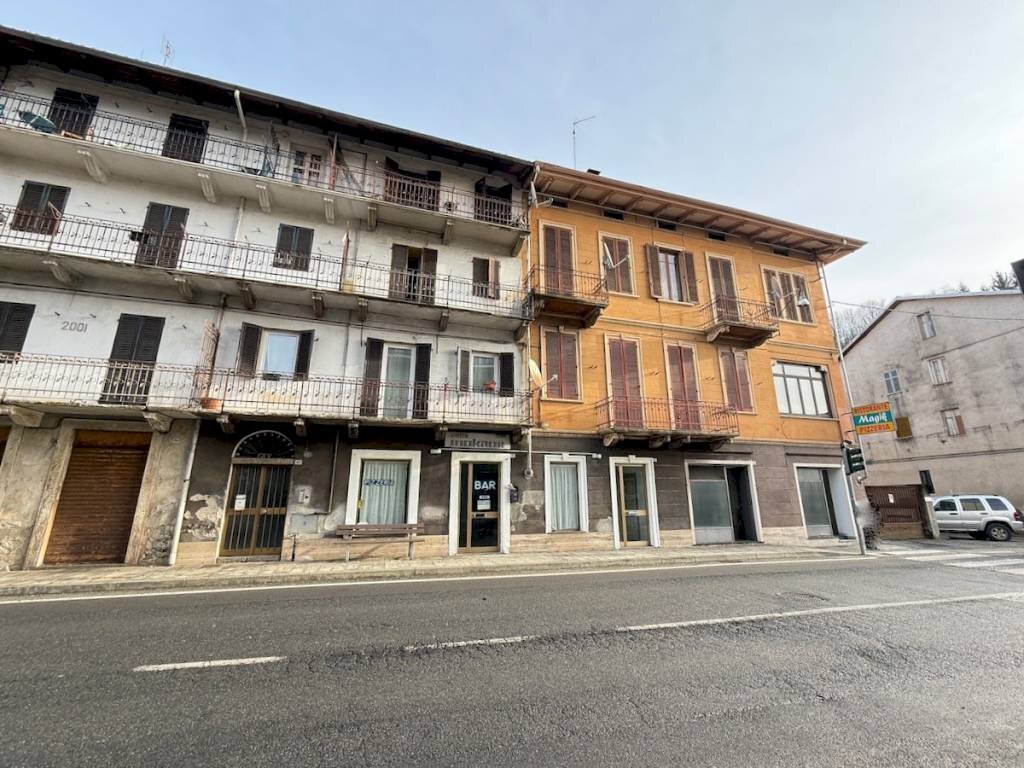 Facciata - Negozio Frazione Campore, 71, Valdilana - foto 3