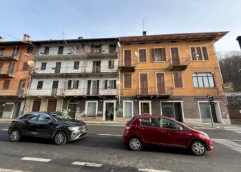 Facciata - Negozio Frazione Campore, 71, Valdilana - foto 1