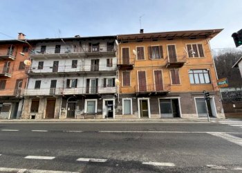 Facciata - Negozio Frazione Campore, 71, Valdilana - foto 2