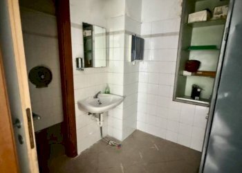 Bagno - Negozio Frazione Campore, 71, Valdilana - foto 15