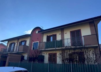 Facciata - Trilocale via delle Benne, Carmagnola - foto 1