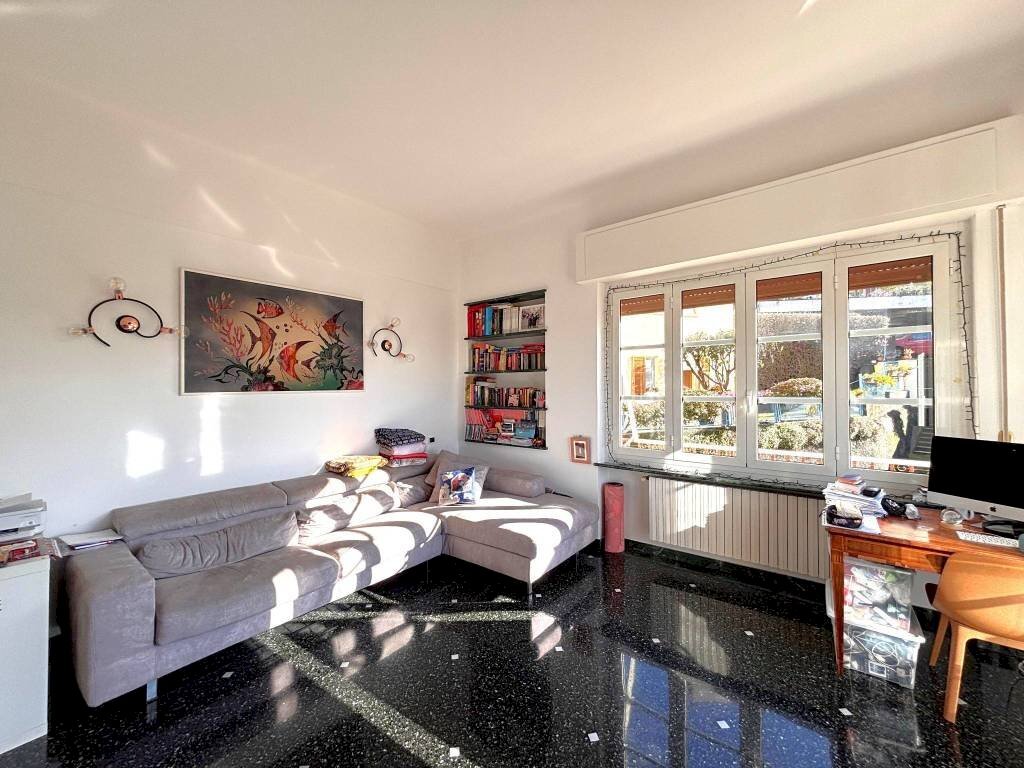 Camera da letto - Quadrilocale via Giovanni Battista Niccolini, 77, frazione Quinto Al Mare, Genova - foto 3