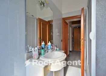 Bagno - Trilocale via Santafiora, 37, Roma - foto 11