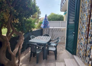 Spazio esterno per mangiare all\' aperto!!!.jpg - Appartamento Via di Marina, Rosignano Marittimo - foto 1