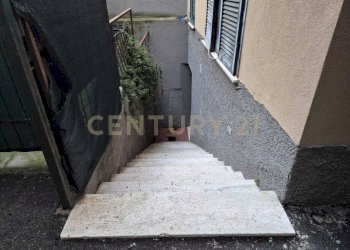 scala discesa per accesso magazzino.jpeg - Magazzino VIA GIOVANNI PASCOLI, Castiglione della Pescaia - foto 4