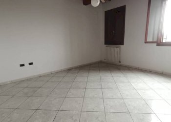 Camera da letto - Three-room apartment via Mezzo Levante, 2273, Crevalcore - photo 5