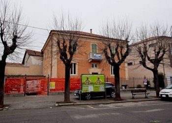 Facciata - Appartamento piazza Generale Giuseppe Perotti, 10, Carrù - foto 3