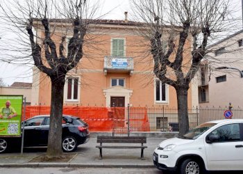 Facciata - Appartamento piazza Generale Giuseppe Perotti, 10, Carrù - foto 5