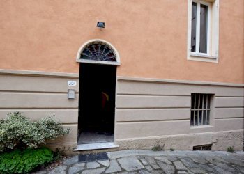 Facciata - Appartamento piazza Generale Giuseppe Perotti, 10, Carrù - foto 9