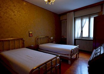 Camera da letto - Appartamento piazza Generale Giuseppe Perotti, 10, Carrù - foto 36