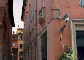 Zona - Box via de' Toschi, Bologna (zona Centro Storico) - foto 1