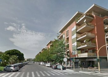 Facciata - Appartamento via Isole del Capo Verde, Roma (zona Lido di Ostia) - foto 3