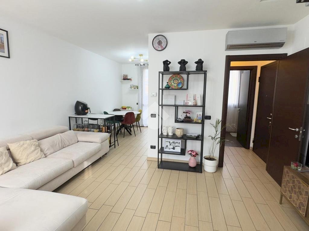 Three-room apartment Via Madre Teresa di Calcutta, Bellinzago Lombardo - photo 1