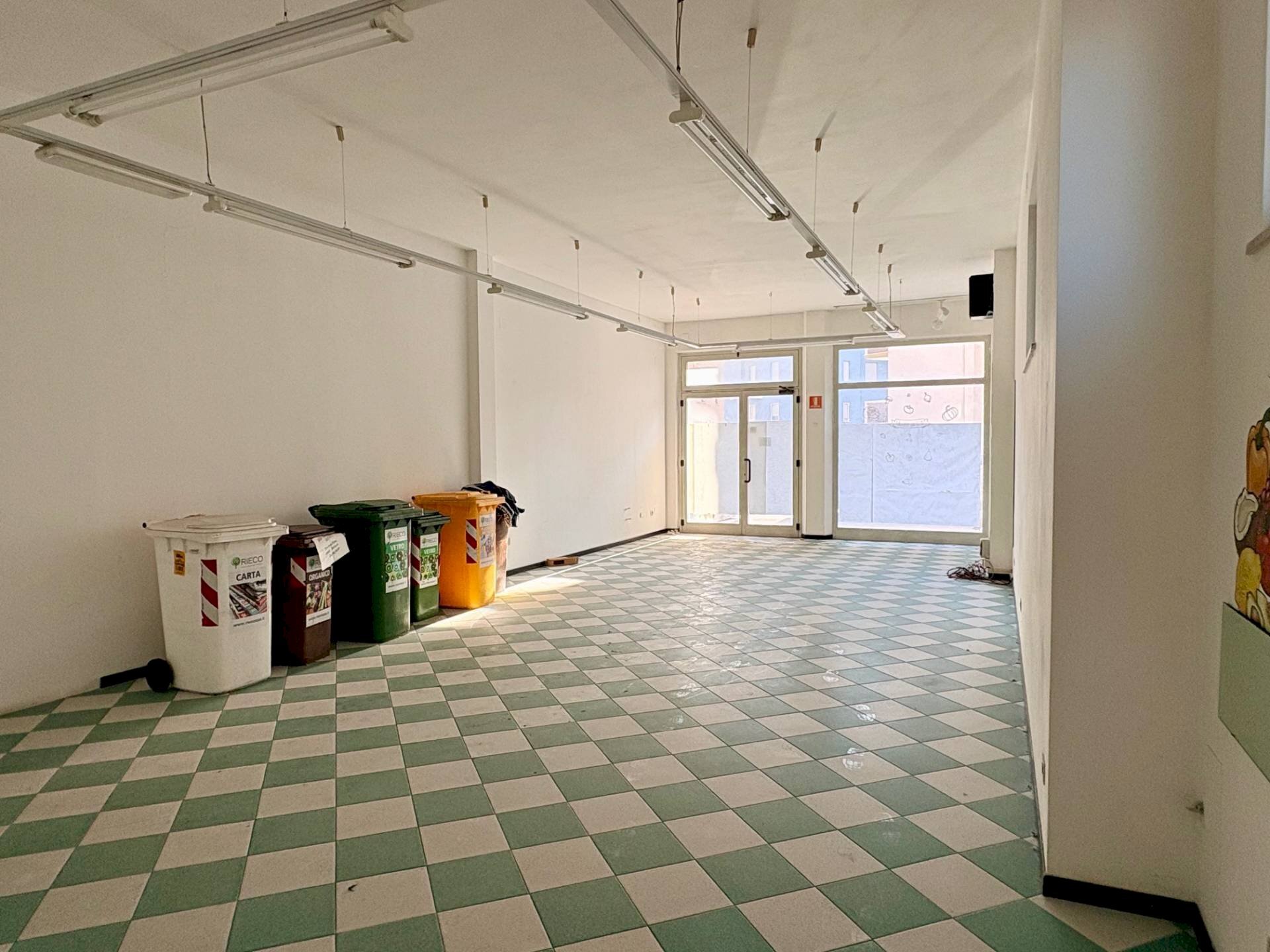 Foto 1 - Locale Commerciale via dei Platani, Montemarciano - foto 1