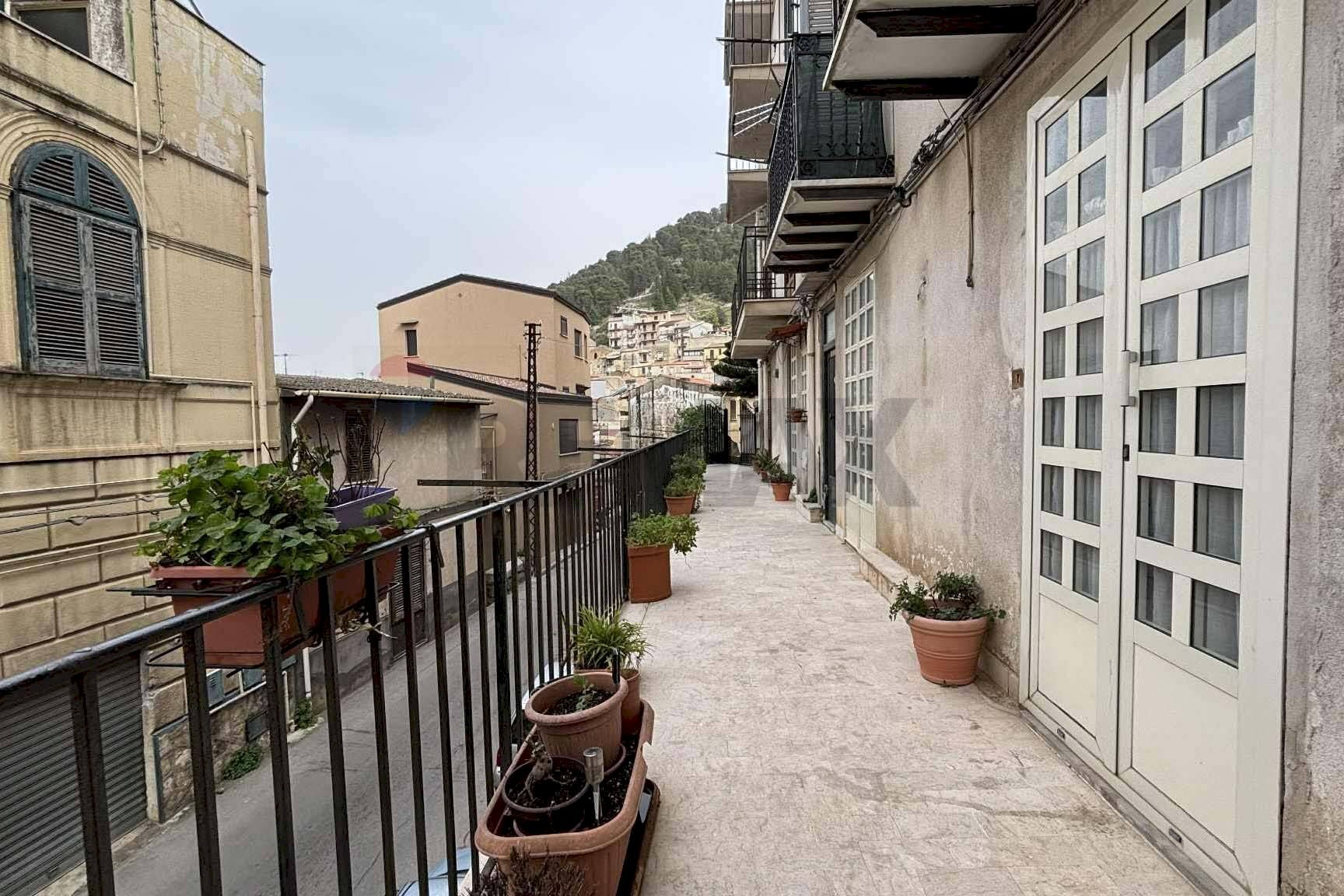 Foto 2 - Four-room apartment Corso dei Mille
 
73, Altofonte - photo 2