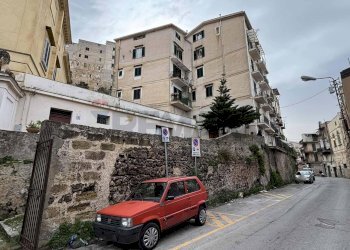 Prospetto su corso dei Mille - Quadrilocale Corso dei Mille
 
73, Altofonte - foto 6