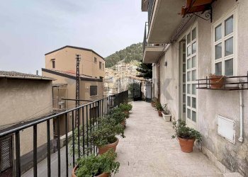 Balcone d\'ingresso in comune - Quadrilocale Corso dei Mille
 
73, Altofonte - foto 12