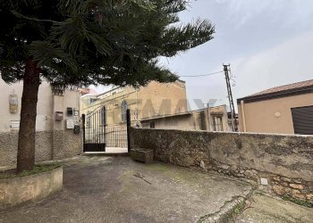 Ingresso su corso dei Mille - Quadrilocale Corso dei Mille
 
73, Altofonte - foto 13