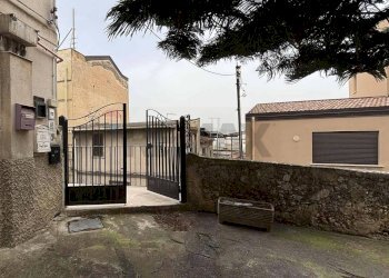 Ingresso su corso dei Mille - Quadrilocale Corso dei Mille
 
73, Altofonte - foto 19