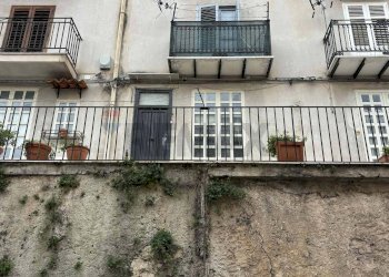 Prospetto su corso dei Mille - Quadrilocale Corso dei Mille
 
73, Altofonte - foto 21