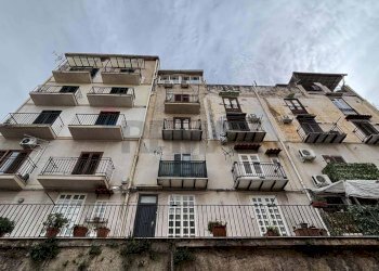 Prospetto su corso dei Mille - Quadrilocale Corso dei Mille
 
73, Altofonte - foto 26