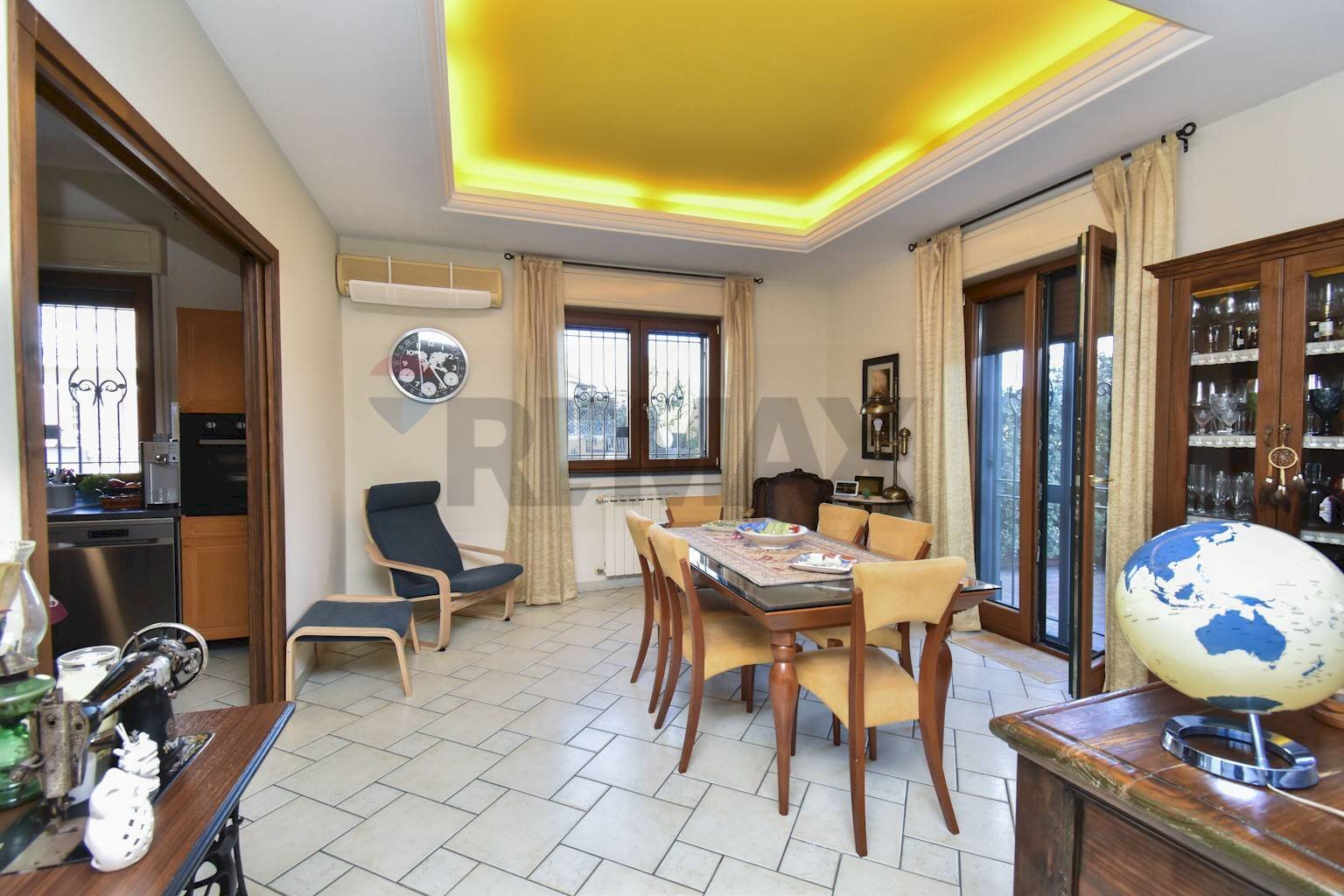 Sala da pranzo - Appartamento Via Livorno
 
147, Aci Castello - foto 3