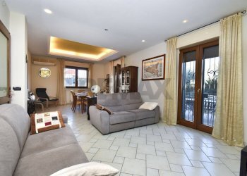 Sala da pranzo - Appartamento Via Livorno
 
147, Aci Castello - foto 24