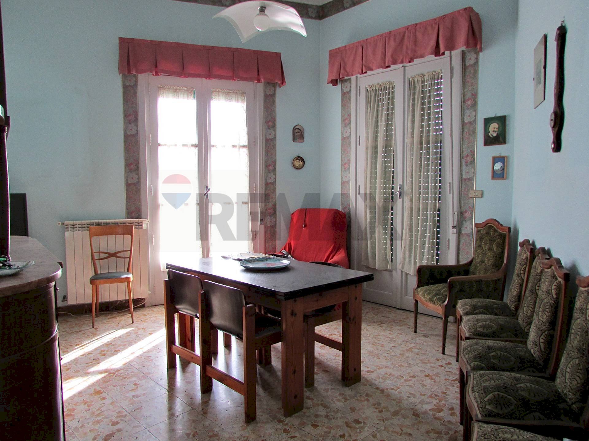 Sala da pranzo - Casa indipendente Corso Umberto I
 
359, Bronte - foto 1