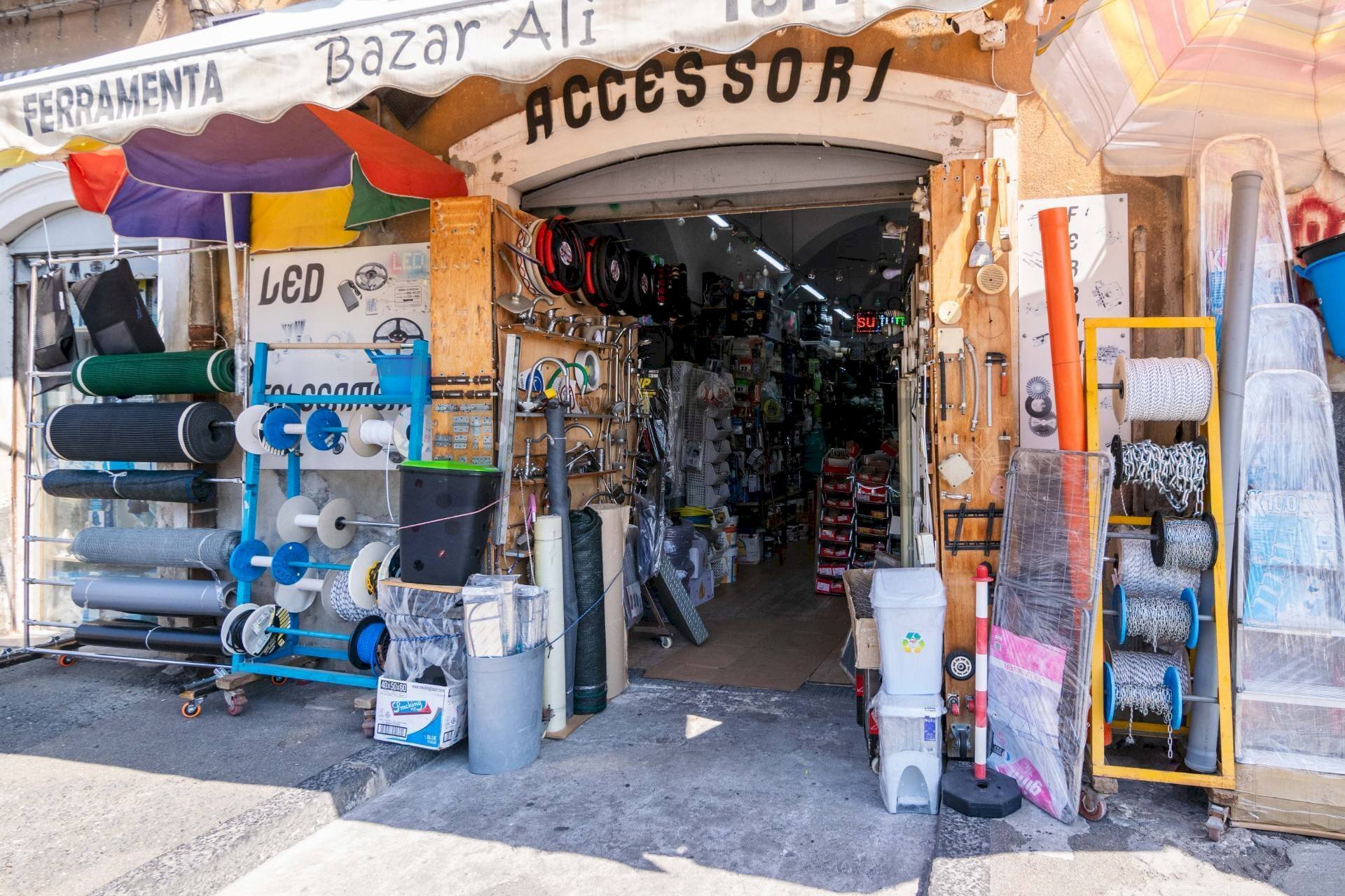 Dispensa di stoccaggio - Commercial Premises via Archimede
65/67, Catania - photo 2