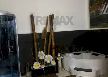 Bagno - Commercial Activity Via Vincenzo Monti
 
17, Paterno - photo 65