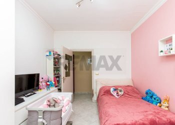 Camera / camera da letto - Quadrilocale Via San Giacomo
 
38, Aci Catena - foto 8