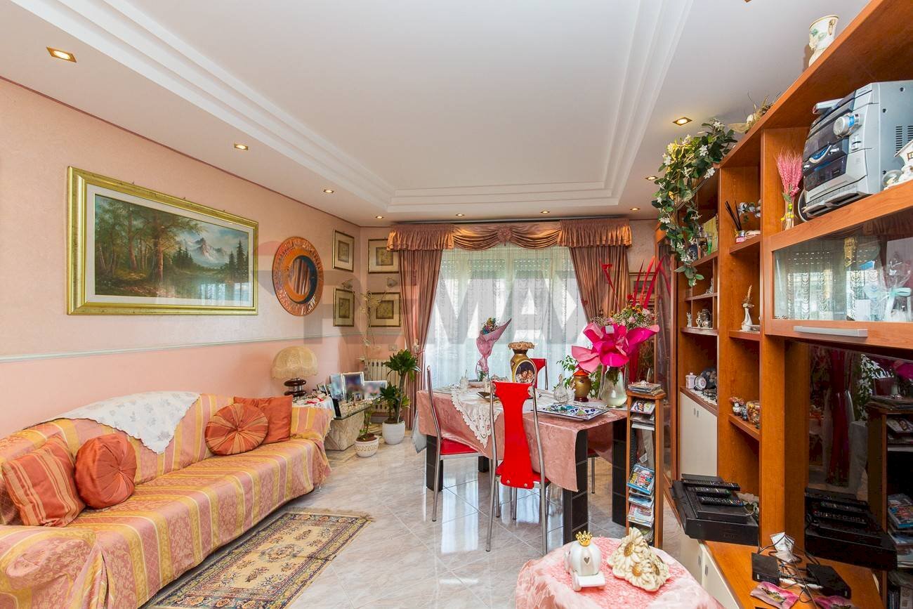 Sala da pranzo - Quadrilocale Viale Librino
 
6, Catania - foto 3