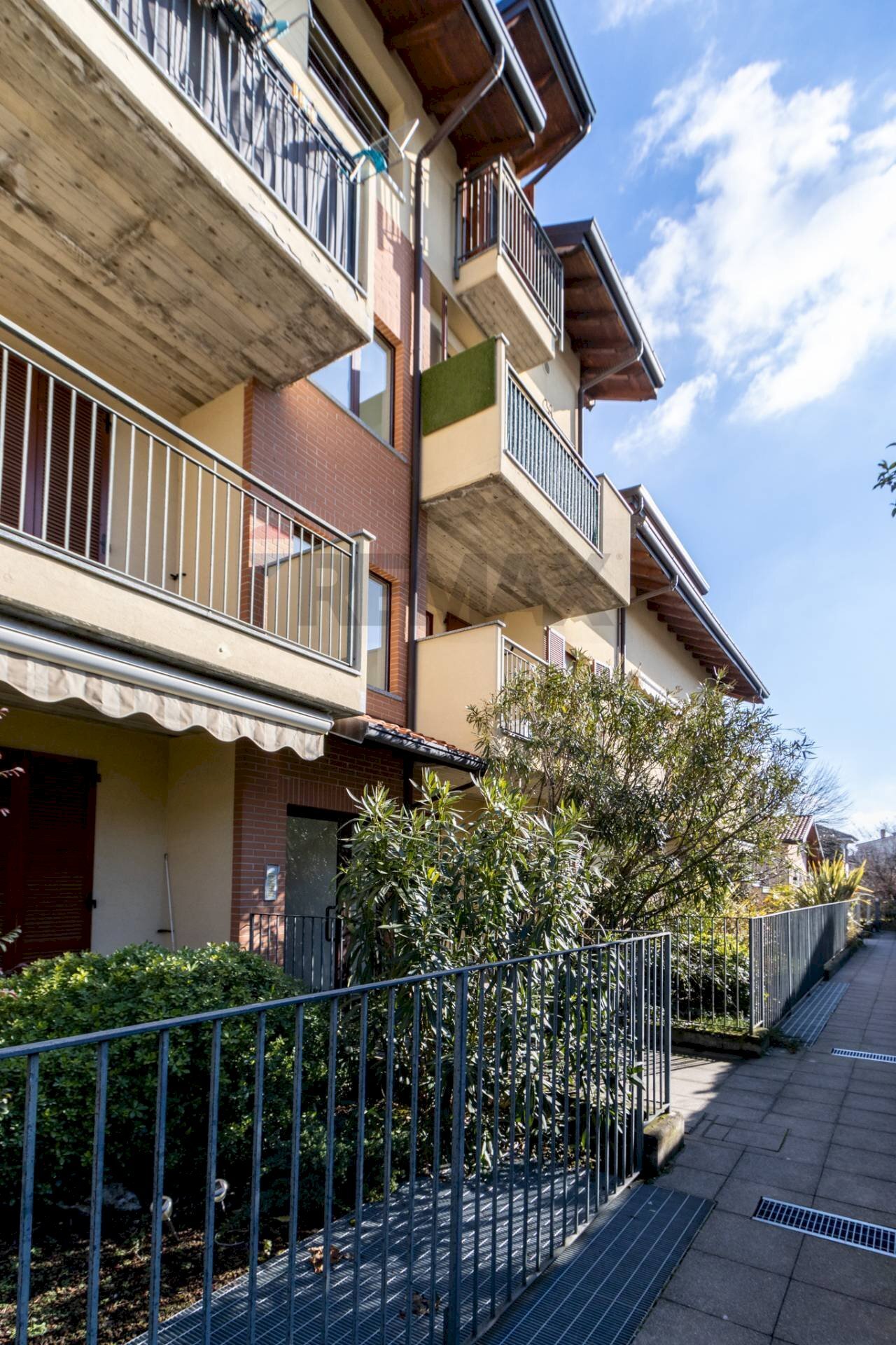 Edificio all\'aperto - Three-room apartment Via dell'Asilo
 
11, Usmate Velate - photo 3