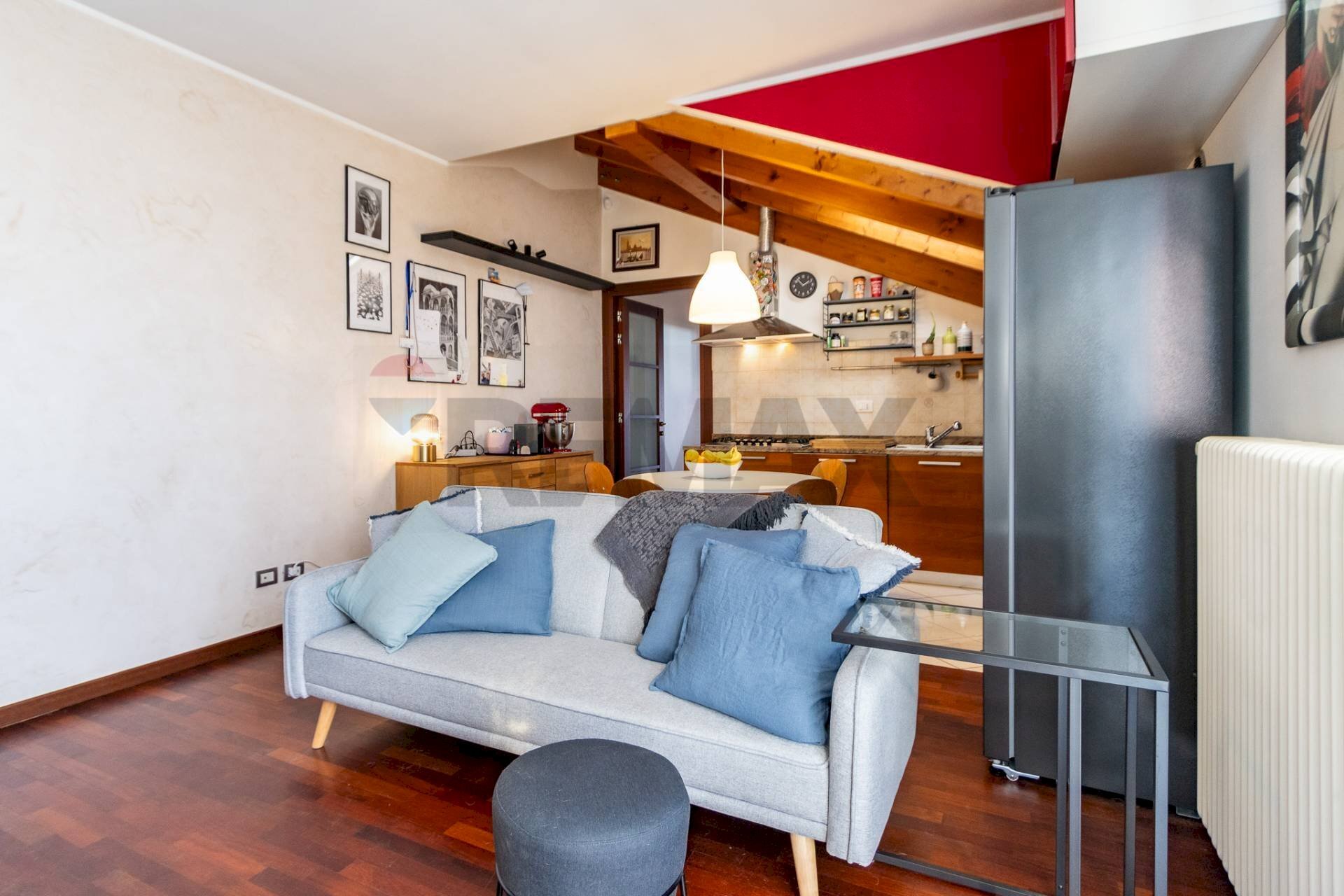 Soggiorno - Three-room apartment Via dell'Asilo
 
11, Usmate Velate - photo 2