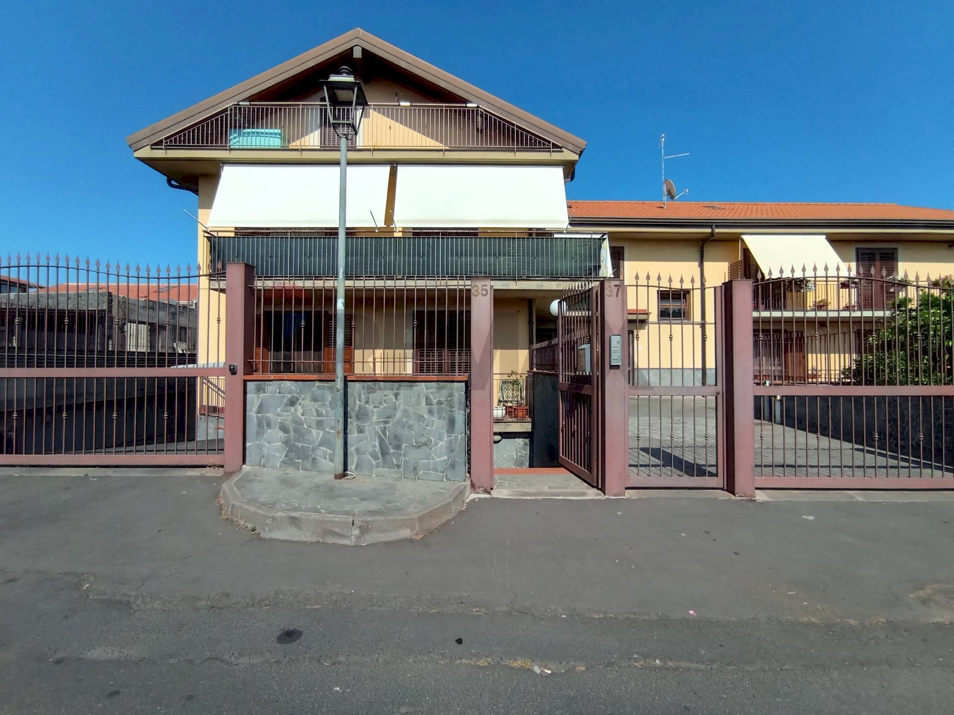 Casa all\'aperto - Locale Commerciale via Garro
 
35, Tremestieri Etneo - foto 1