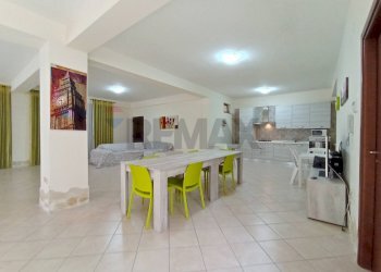 Sala da pranzo - Locale Commerciale via Garro
35, Tremestieri Etneo - foto 3