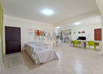 Sala da pranzo - Locale Commerciale via Garro
35, Tremestieri Etneo - foto 6