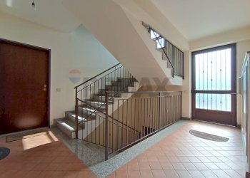 Scale - Locale Commerciale via Garro
35, Tremestieri Etneo - foto 31