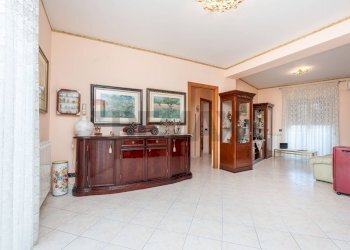 Soggiorno - Appartamento VIA VITTORIO EMANUELE II
 
1, Gravina di Catania - foto 2