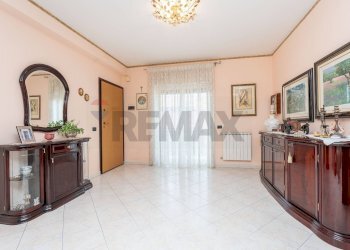 Soggiorno - Appartamento VIA VITTORIO EMANUELE II
 
1, Gravina di Catania - foto 5