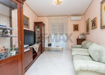 Soggiorno - Appartamento VIA VITTORIO EMANUELE II
 
1, Gravina di Catania - foto 4