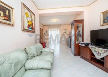 Soggiorno - Appartamento VIA VITTORIO EMANUELE II
 
1, Gravina di Catania - foto 3